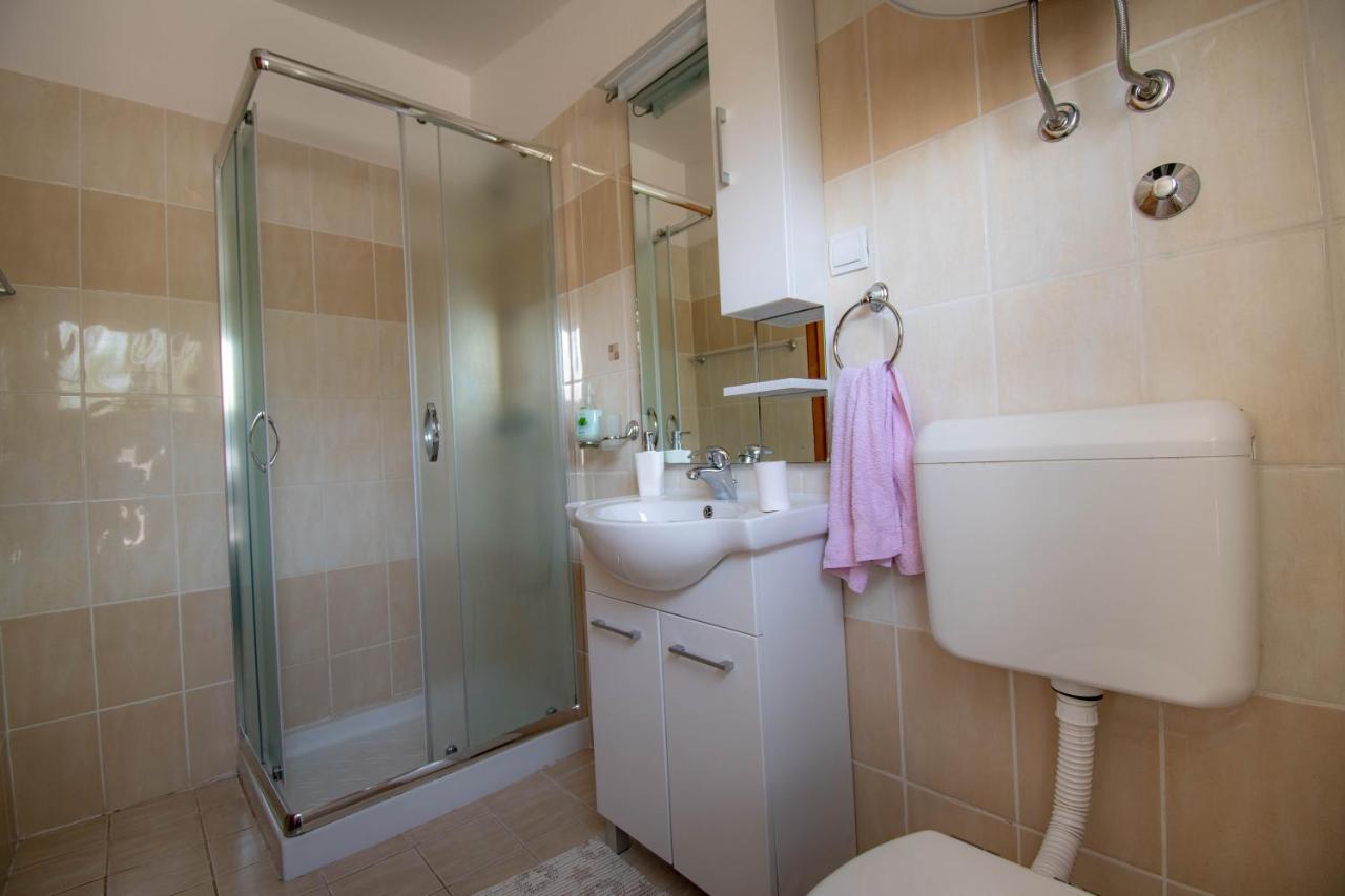Apartments Betty Borik ロヴィニ エクステリア 写真
