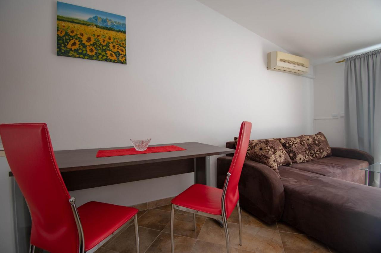 Apartments Betty Borik ロヴィニ エクステリア 写真