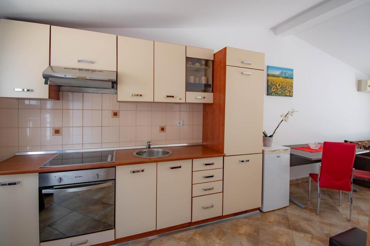 Apartments Betty Borik ロヴィニ エクステリア 写真