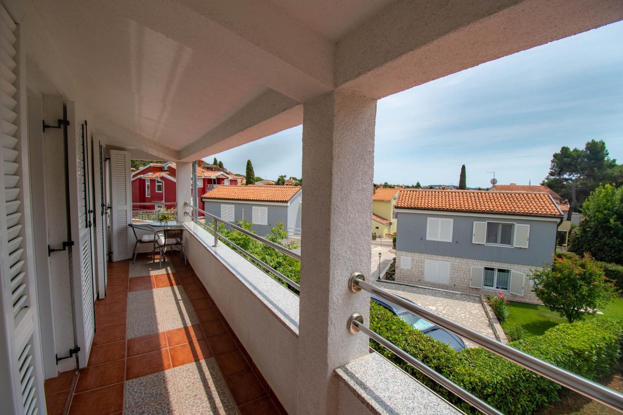 Apartments Betty Borik ロヴィニ エクステリア 写真