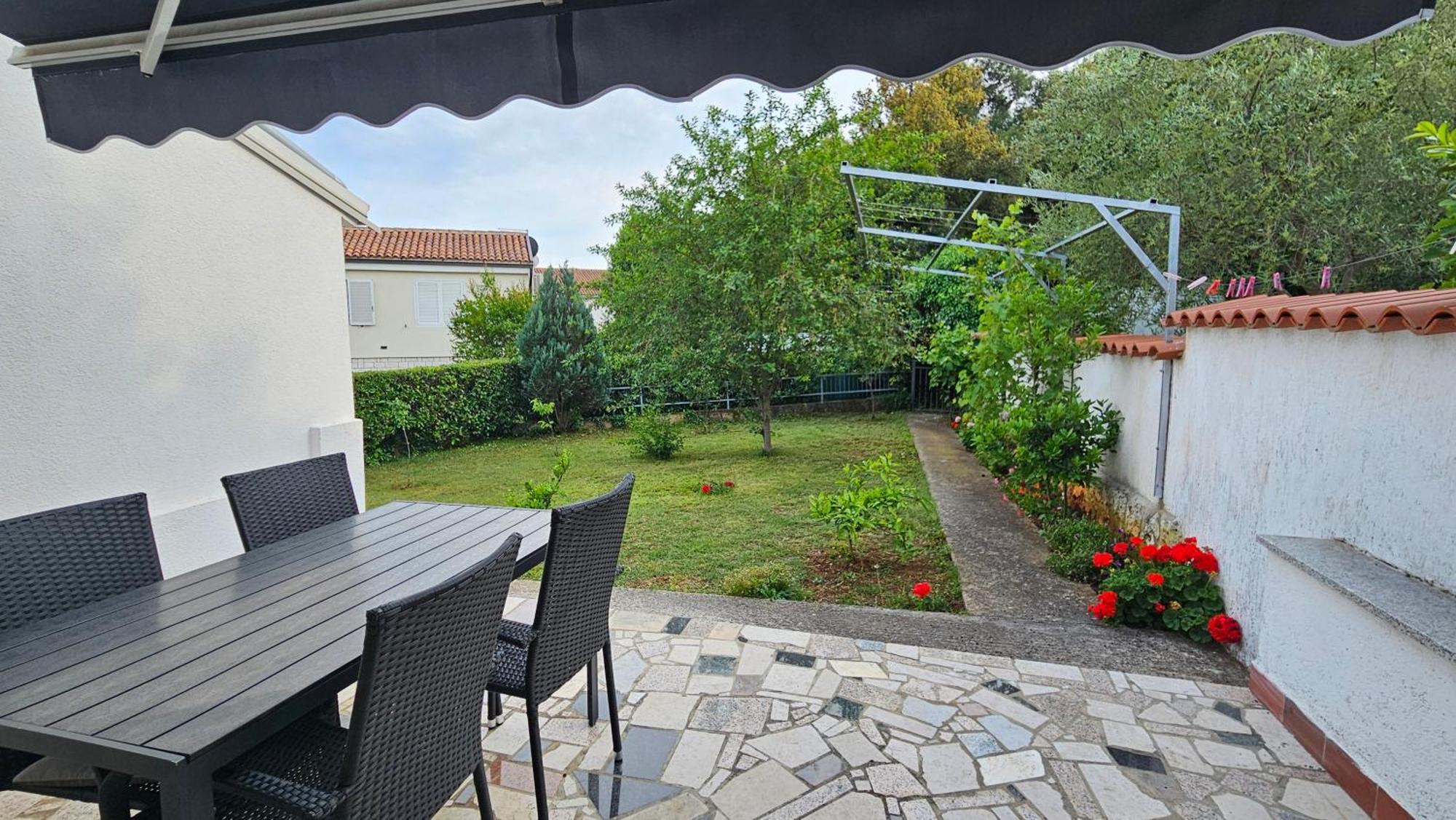 Apartments Betty Borik ロヴィニ エクステリア 写真