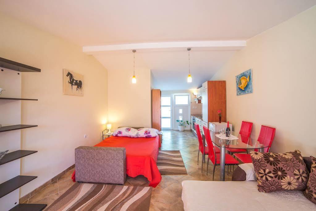 Apartments Betty Borik ロヴィニ エクステリア 写真